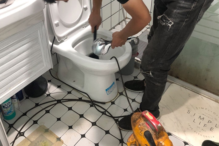 三伏潭镇疏通下水道