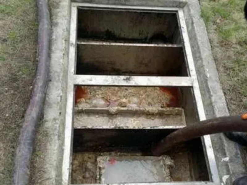 三伏潭镇隔油池清理