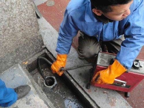 三伏潭镇疏通下水道