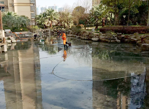 三伏潭镇景观池淤泥清理